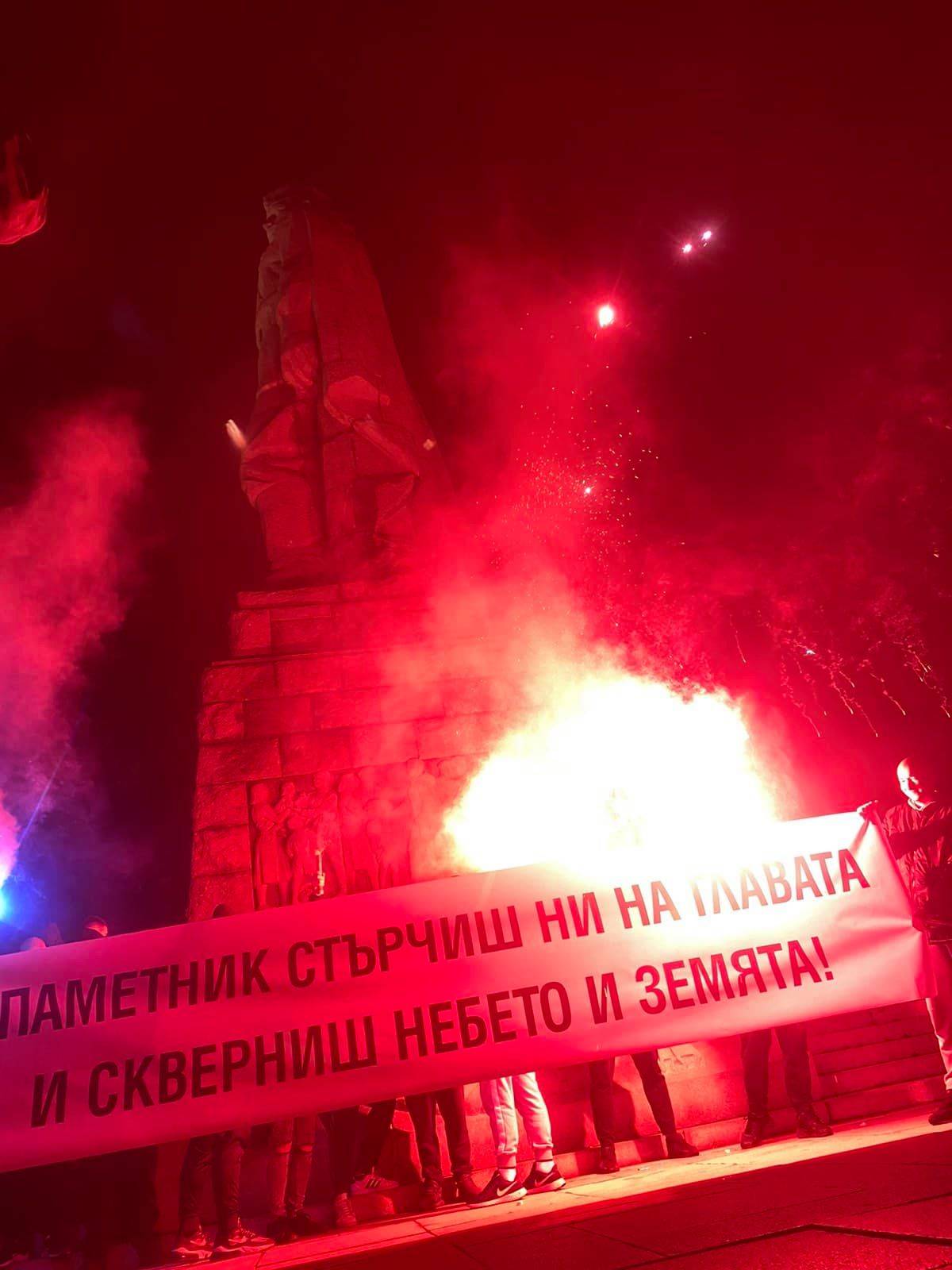 Стотици пловдивчани почетоха жертвите на комунизма на хълма Бунарджик в Пловдив`
